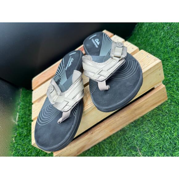 Cloudsteppers by Clarks- Gold/Black Sandals- Size 9W - Picture 7 of 10